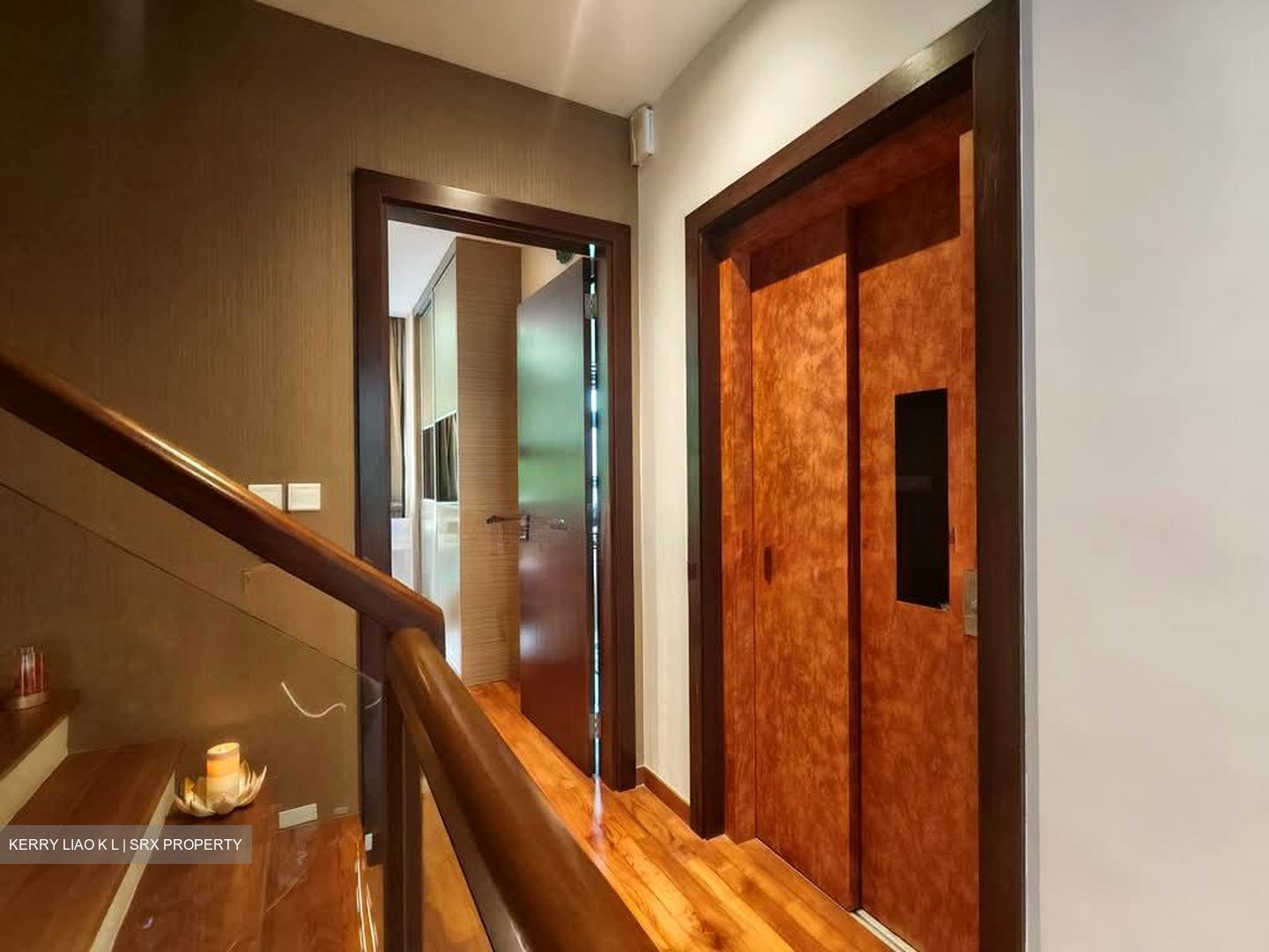 Holland Link (D10), Terrace #526576761